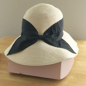 Hepburn summer hat (like new)